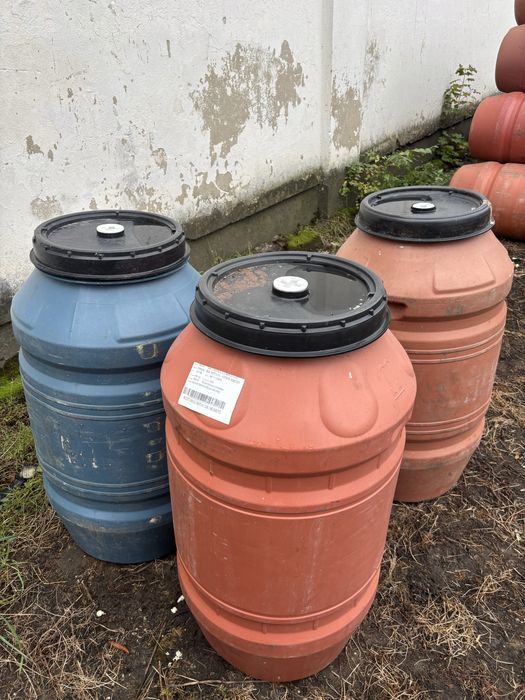 Beczki plastikowe 240L z wiekiem