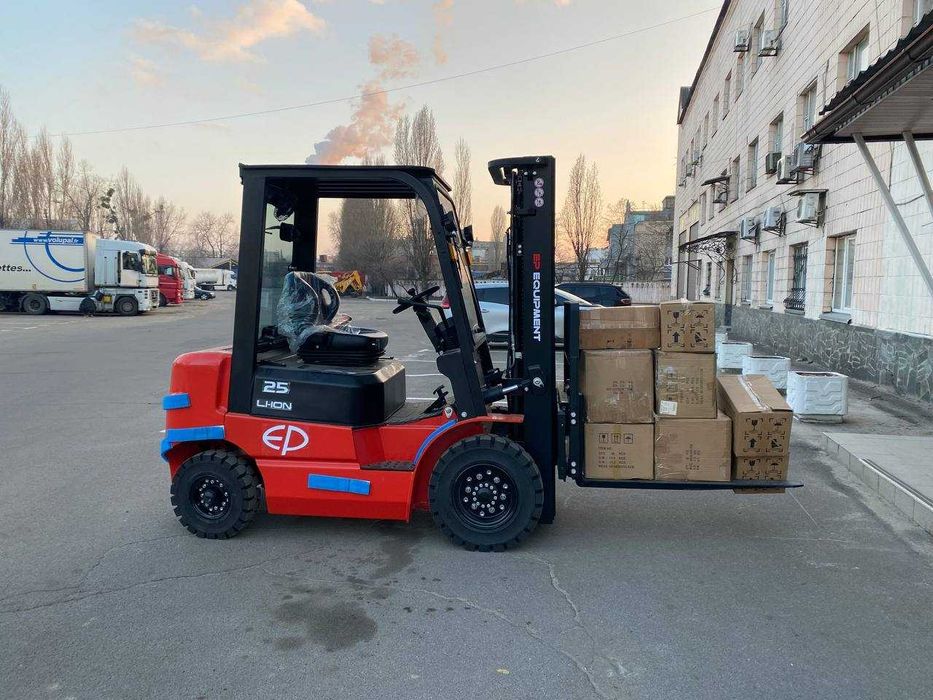 Новий електричний навантажувач EFL252 Li-Ion, 410Ah, 2.5т, 4,8м кабіна