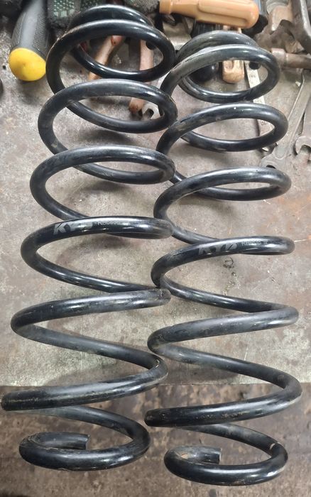 Продам пружини гольф 4, задні KYB RH5535 hb29d14