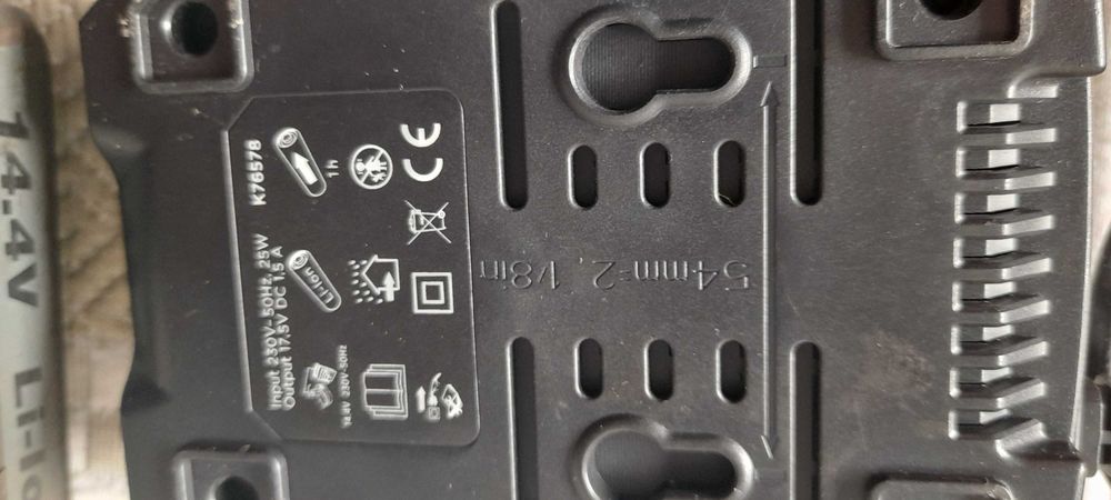 ładowarka do wkrętarki 14,4 V +dwa akumulatory