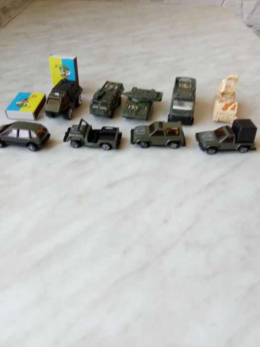 Набор  металевих машин військової техніки