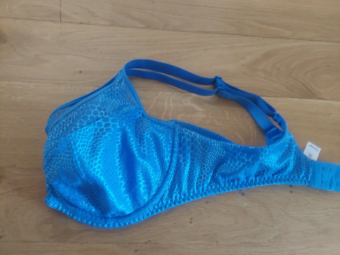 Finezyjny, nowy biustonosz koronkowy blue z UK r 38DD/85E