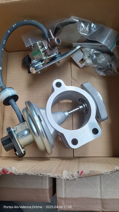 EGR Toyota Dyna  nova e original Toyota