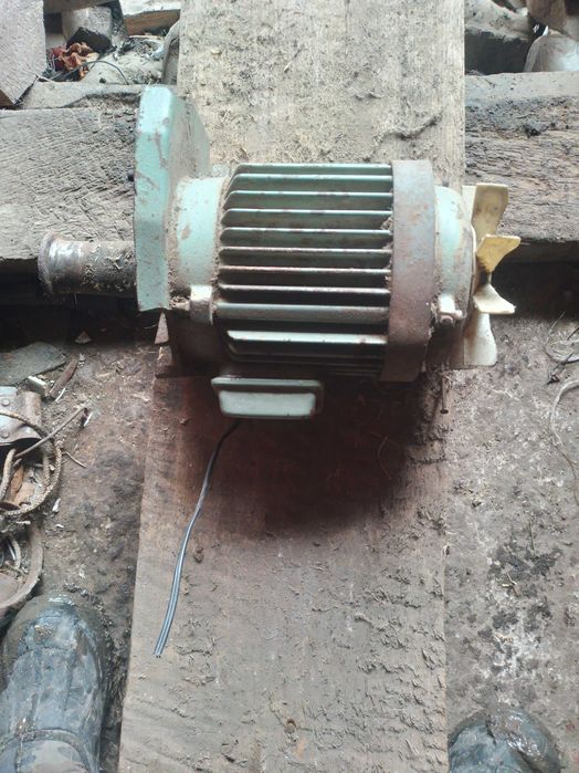 Електромотор на 220в.