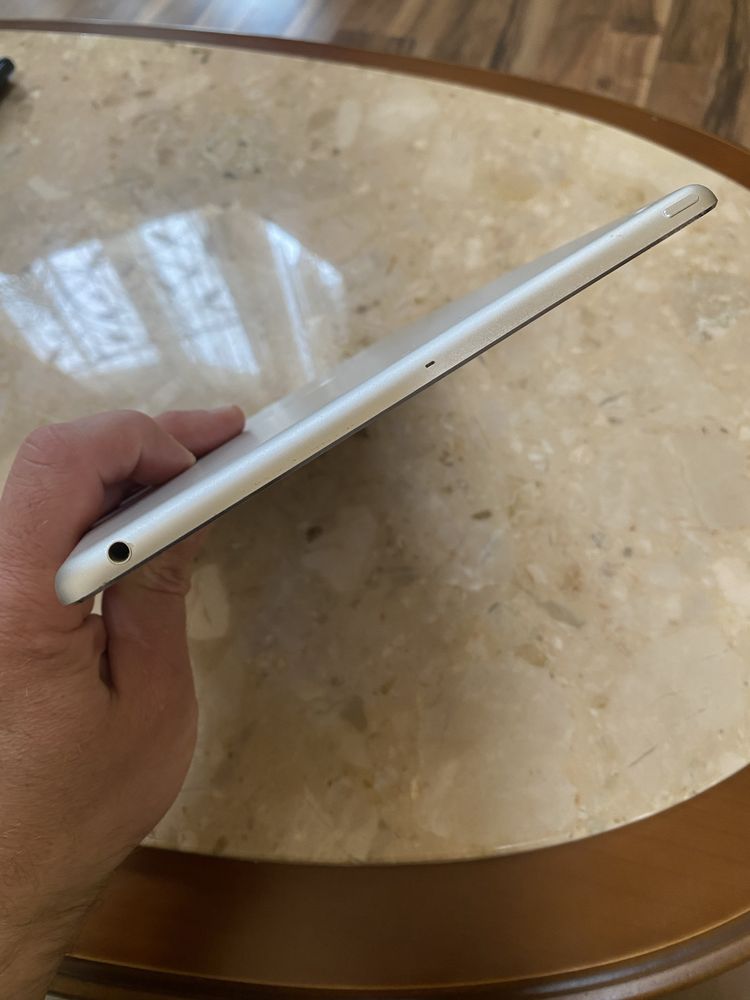 Продам IPad Air