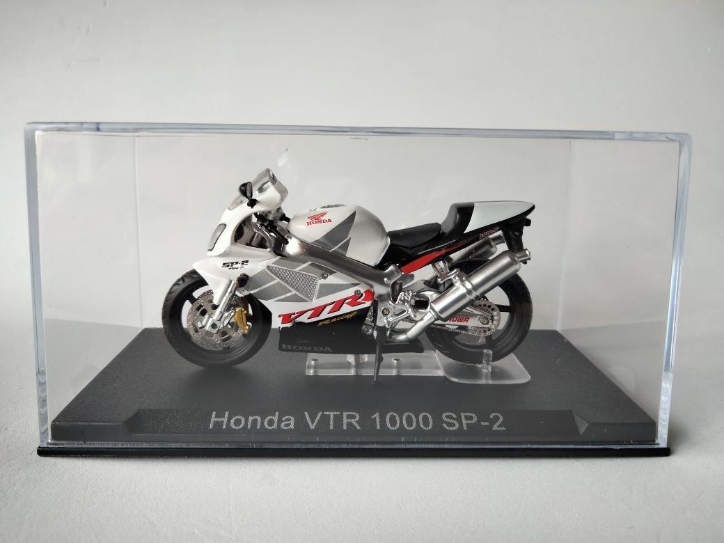 1:24 Honda VTR 1000 SP-2 (2001)