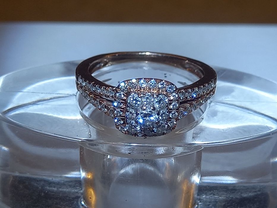 Золотое кольцо с бриллиантами