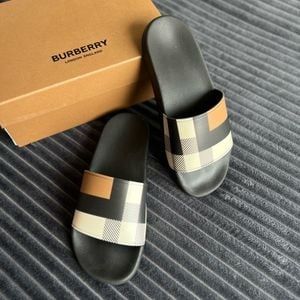 Chinelos da Burberry Novo 40