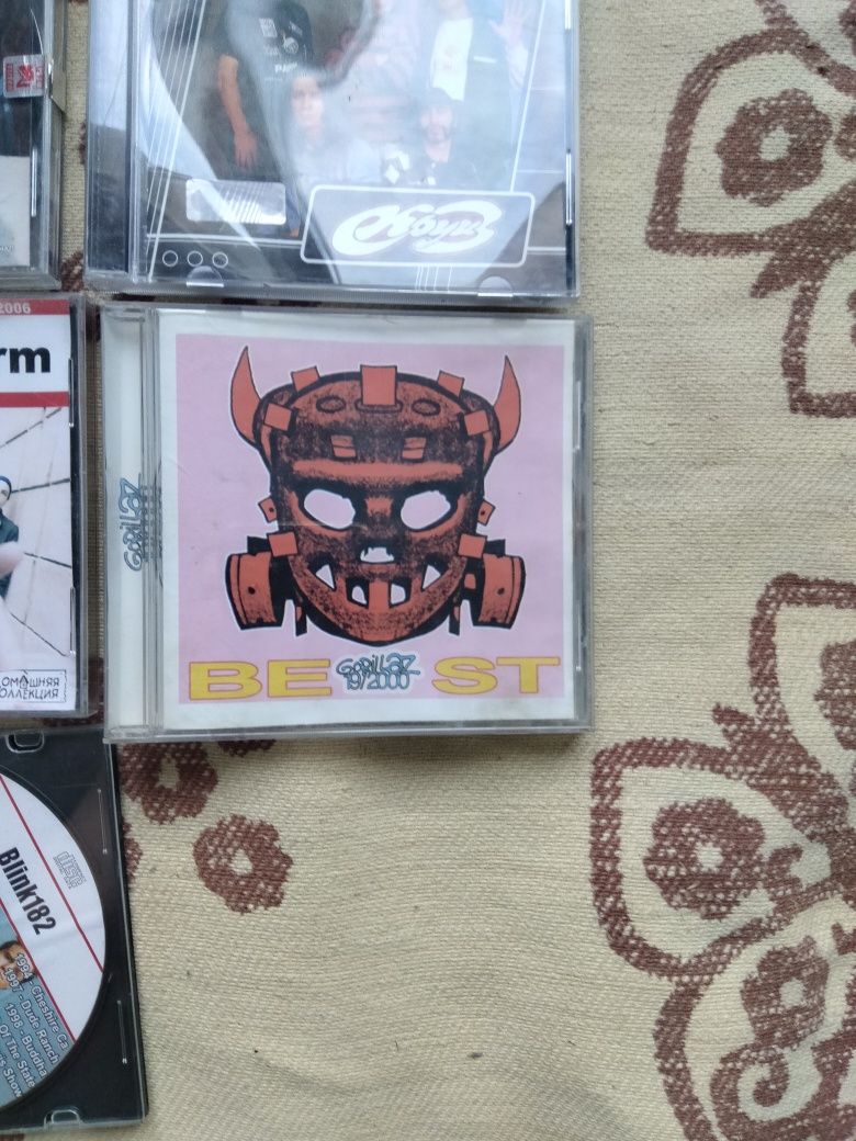 CD Диски разные.
