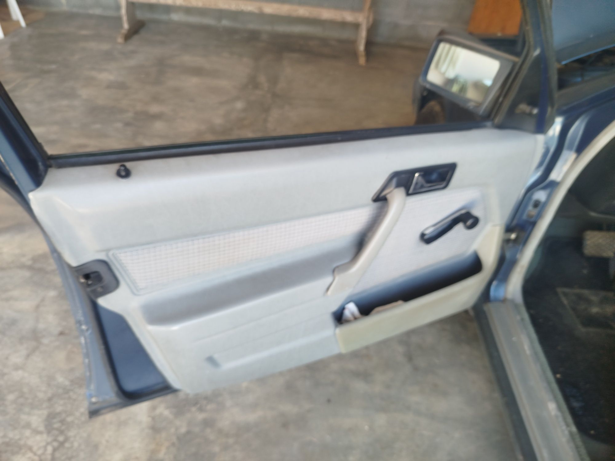 Mercedes 190d Sem alguma coisas