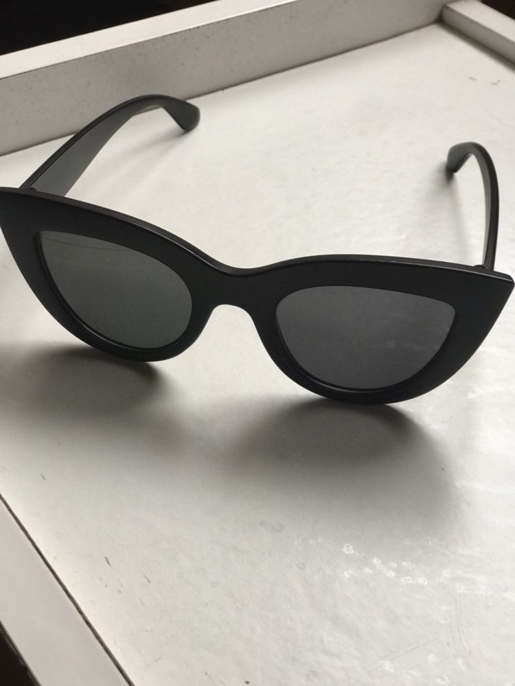 Oculos de sol pretos