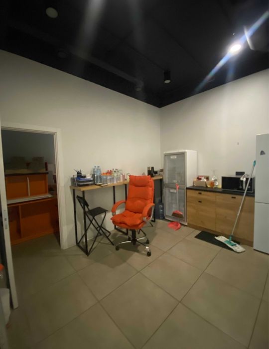 Фасад! торгове приміщення, Кам`янська 6, ЖК Метрополія, Позняки, ключі