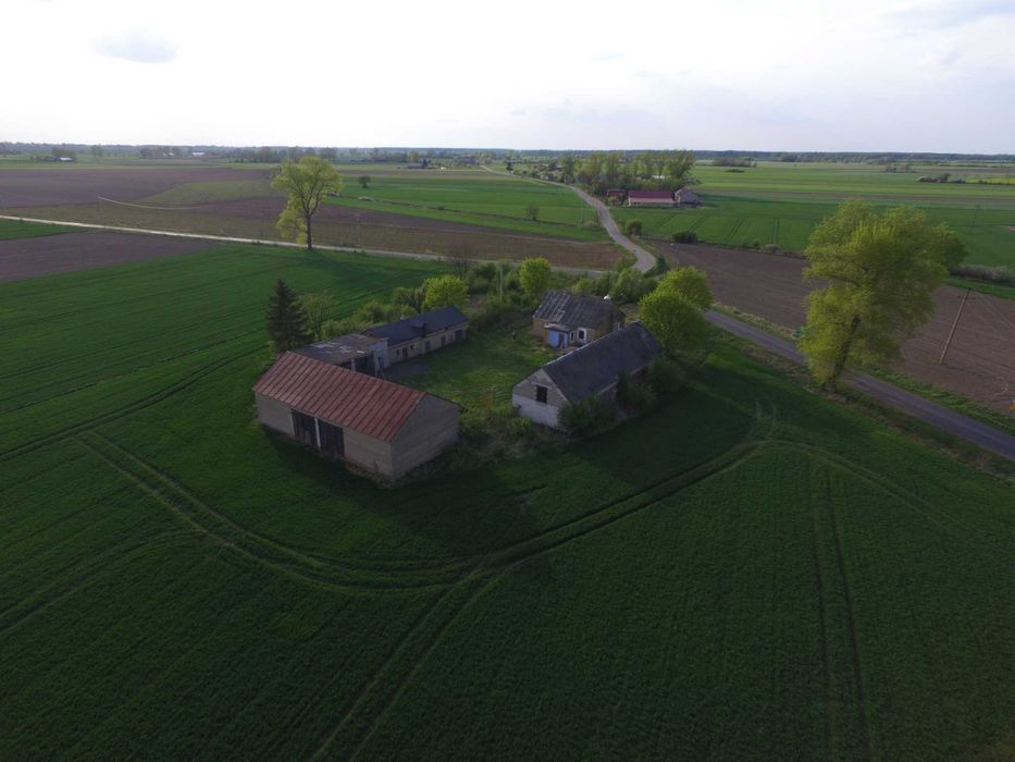Sprzedam Gospodarstwo, Siedlisko – 0,80 ha, budynki, prąd, woda