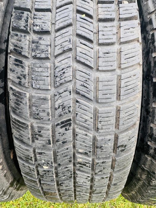 Sprzedam opony zimowe Toyota z felgami 4szt16