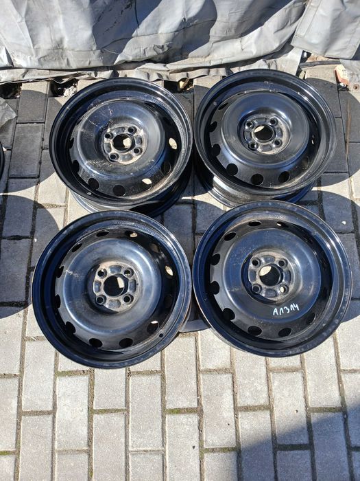 A1314. SUZUKI 5 x 15 ET 40 rozstaw 4x100 felgi stalowe