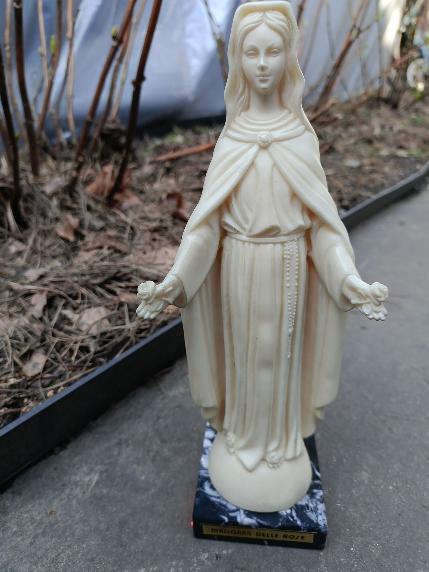 Figura Matki Bożej wykonane z masy