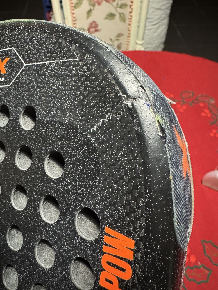 Raquete padel bullpadel vertex com pequena estaladela