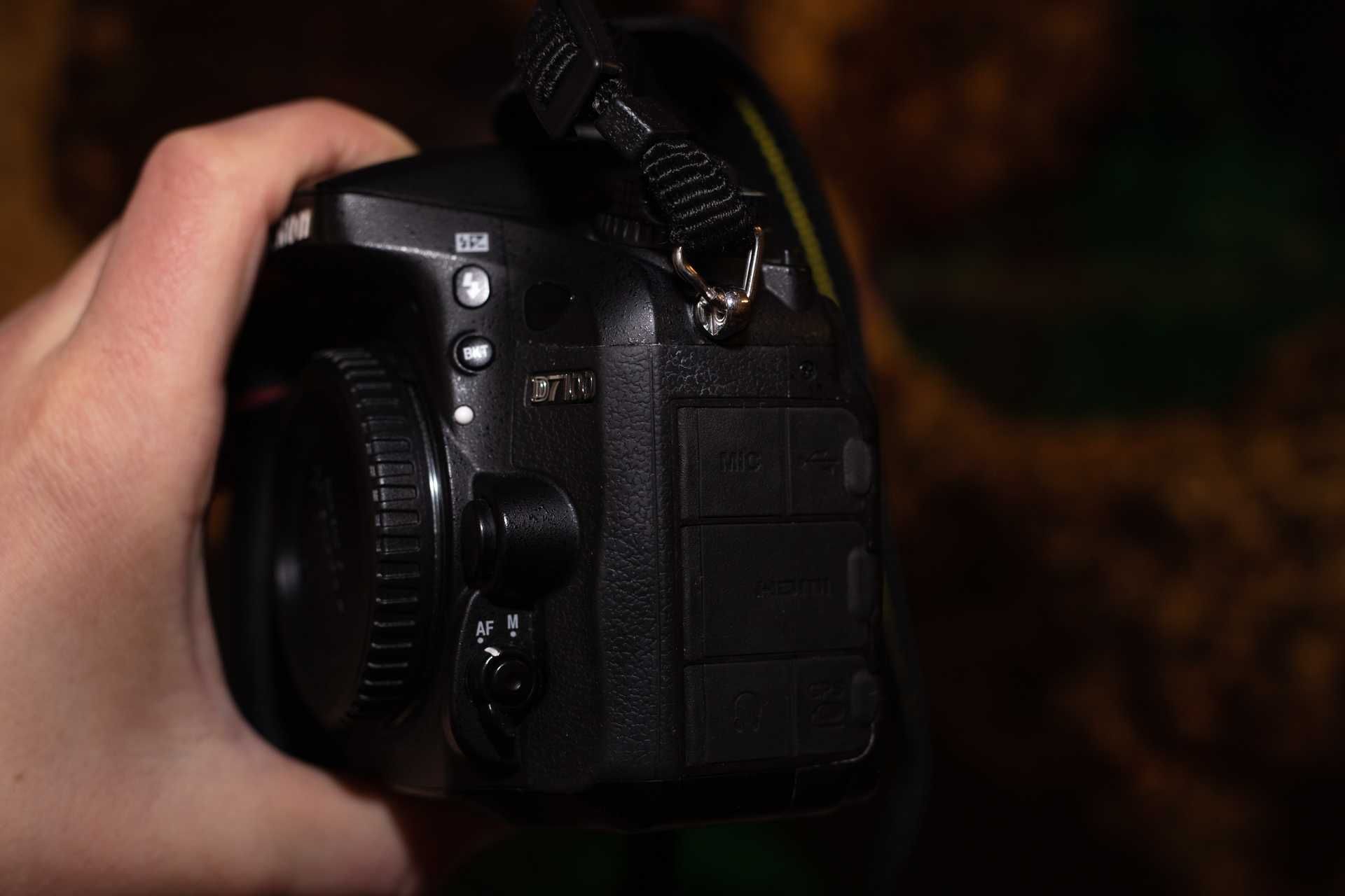 Nikon D7100 body + SD 32gb