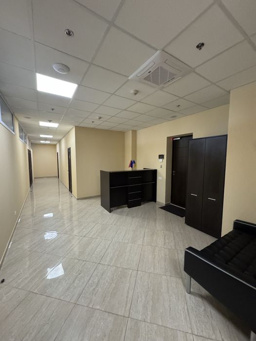 Здам офіс в бізнес-центрі "Summit" вул. Грушевського, 9б.