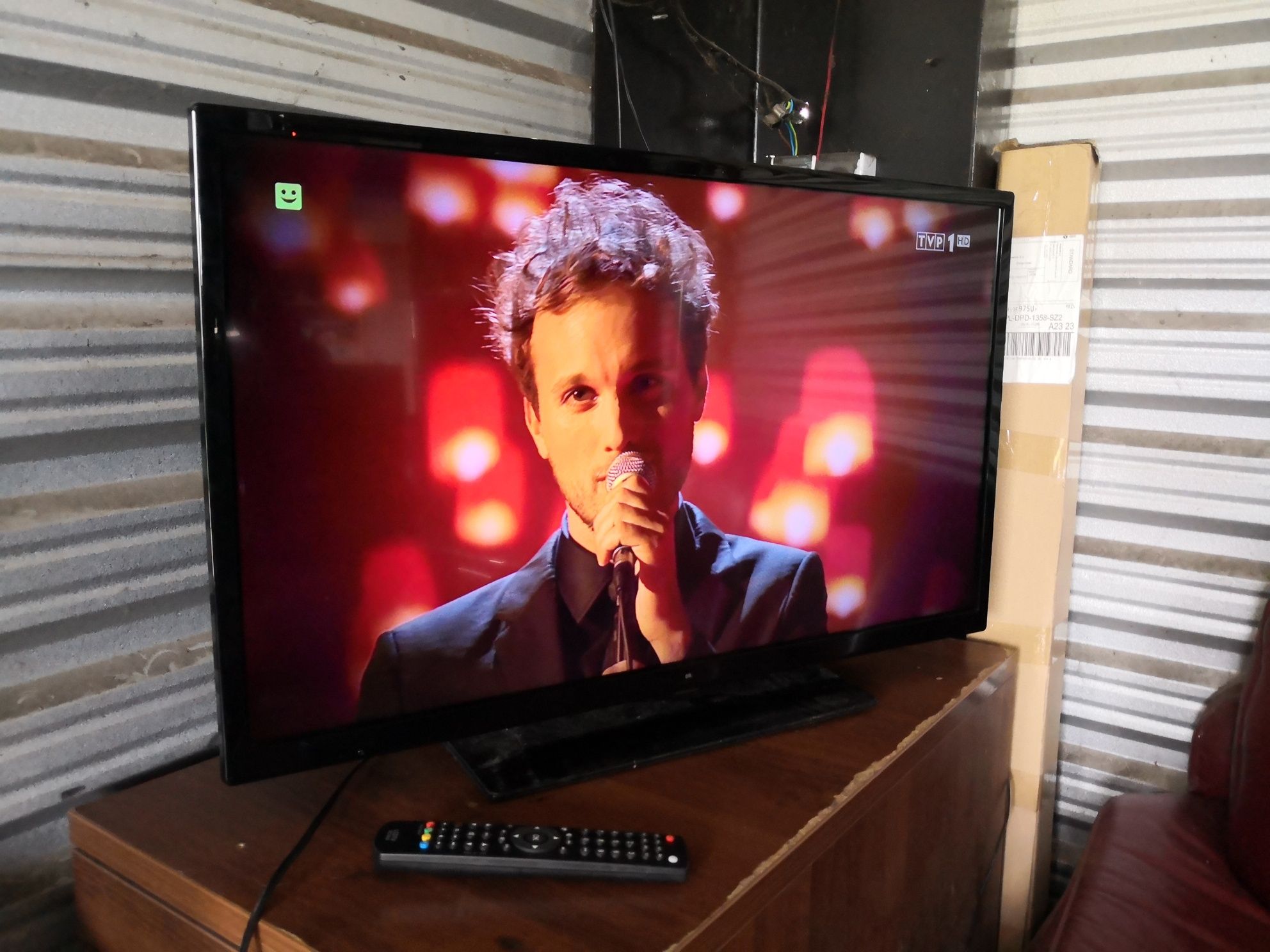 Telewizor niemieckiej firmy Telefunken 32 cale sprawny plus pilot