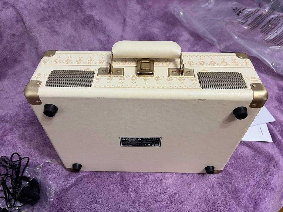 Грамафон Crosley Cruiser Plus.