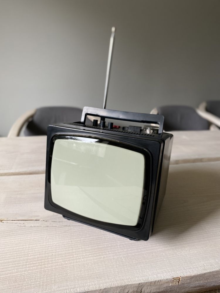 Vintage telewizor przenośny