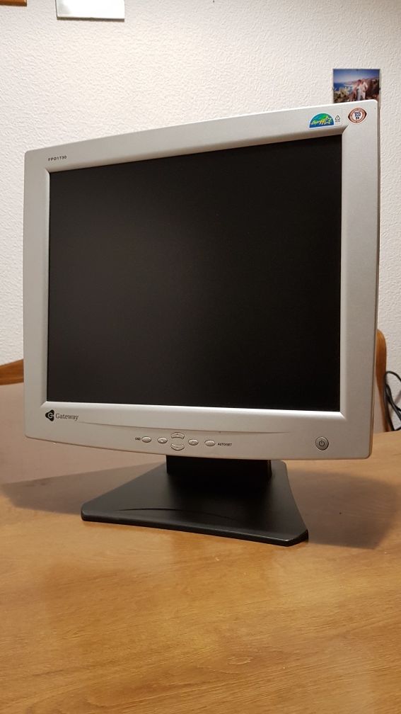 Monitor LCD 17 cali w stanie bardzo dobrym do komputera
