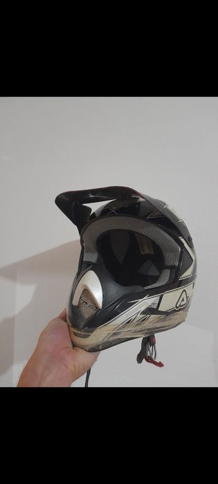 Capacetes moto usados.