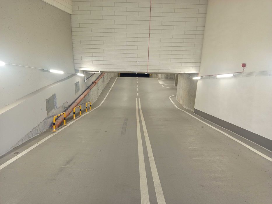 Miejsce postojowe do wynajęcia w garażu podziemnym Al. Krakowska 281A