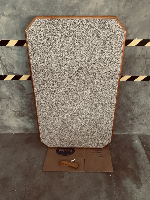 Mesa em madeira (pinho mel).