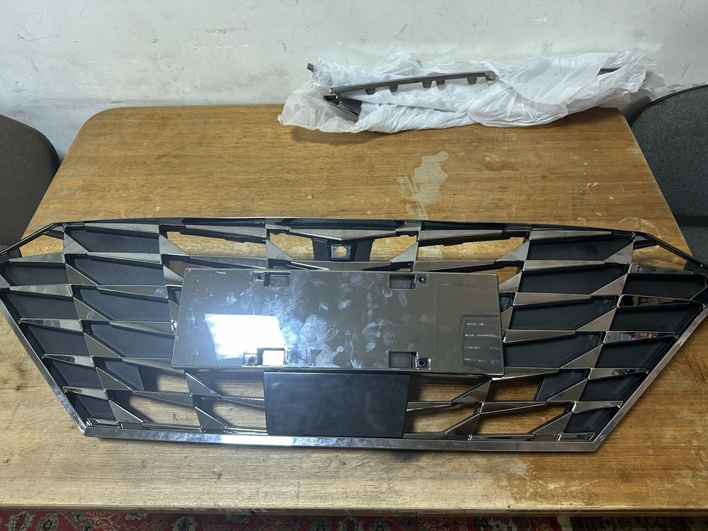 Решітка радіатора Hyundai Elantra 2021-2023 CN7