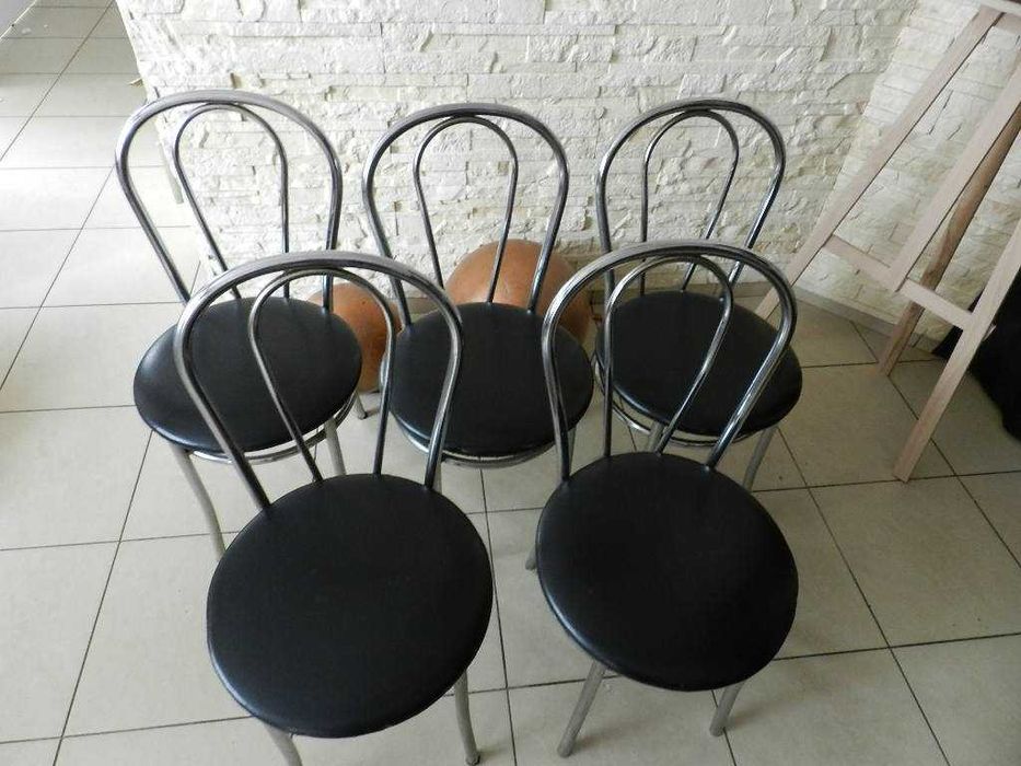 Krzesła metalowe używane