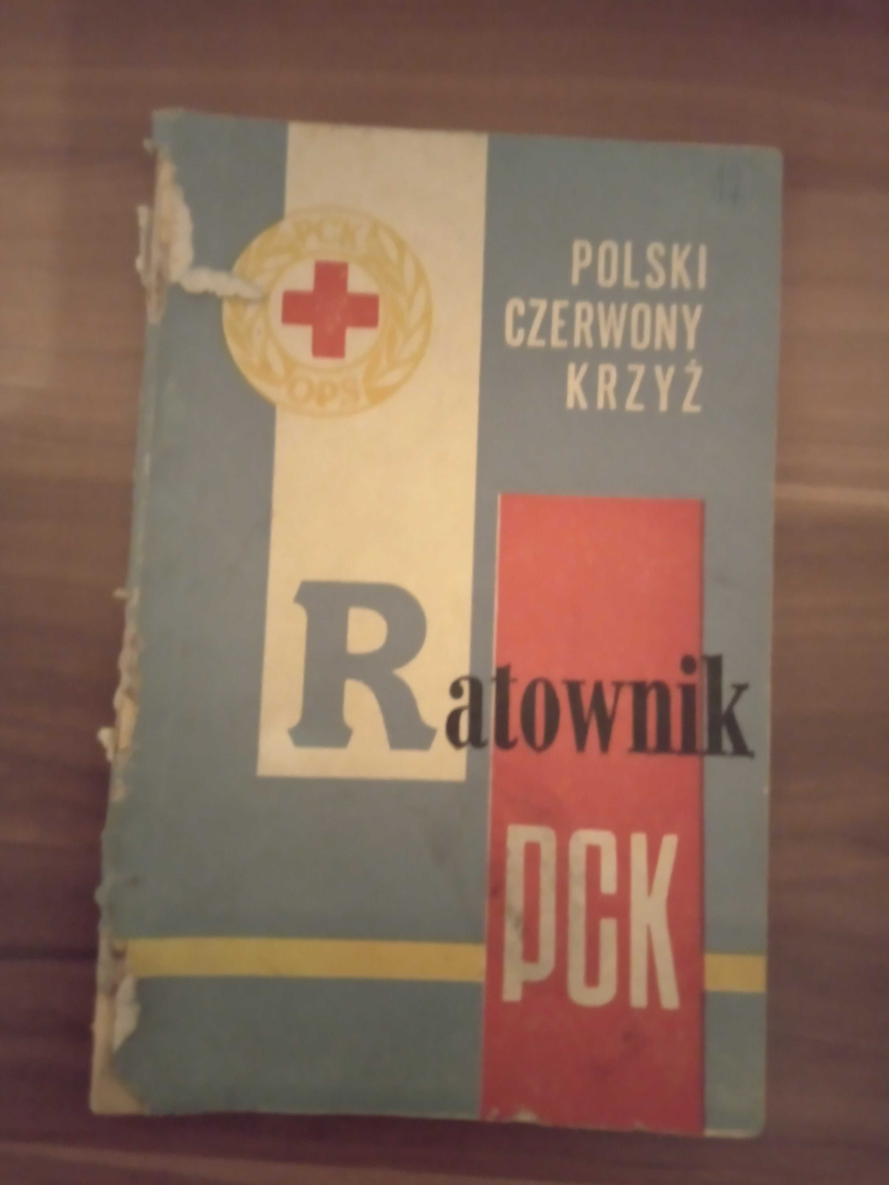 sprzedam książkę Polski Czerwony Krzyż Ratownik PCK z PRL