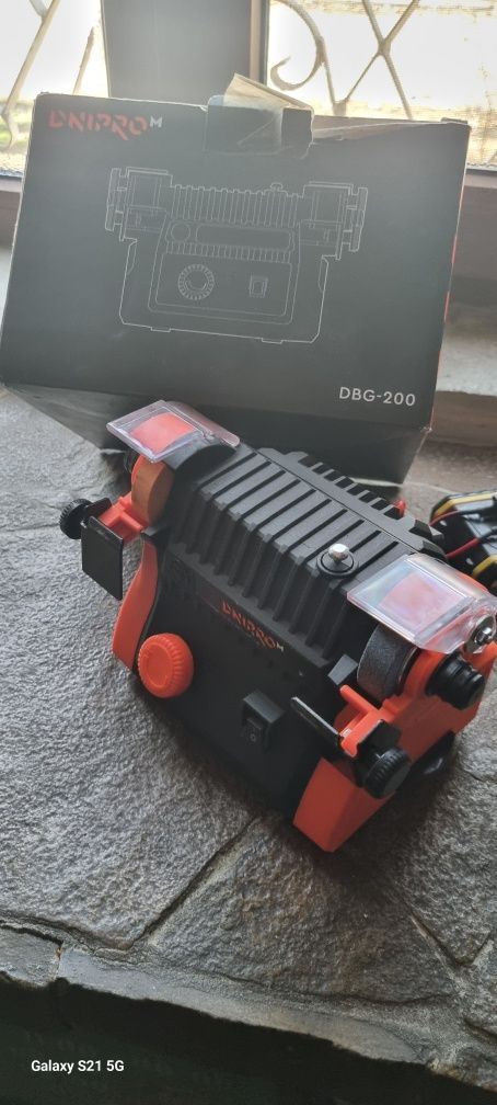 Продам аккумуляторный станок точильный Днипро-М  DBG-200
