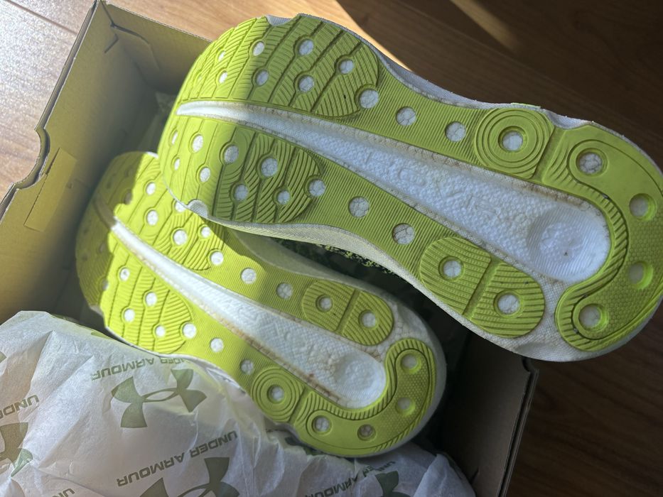 Tenis corrida under armour