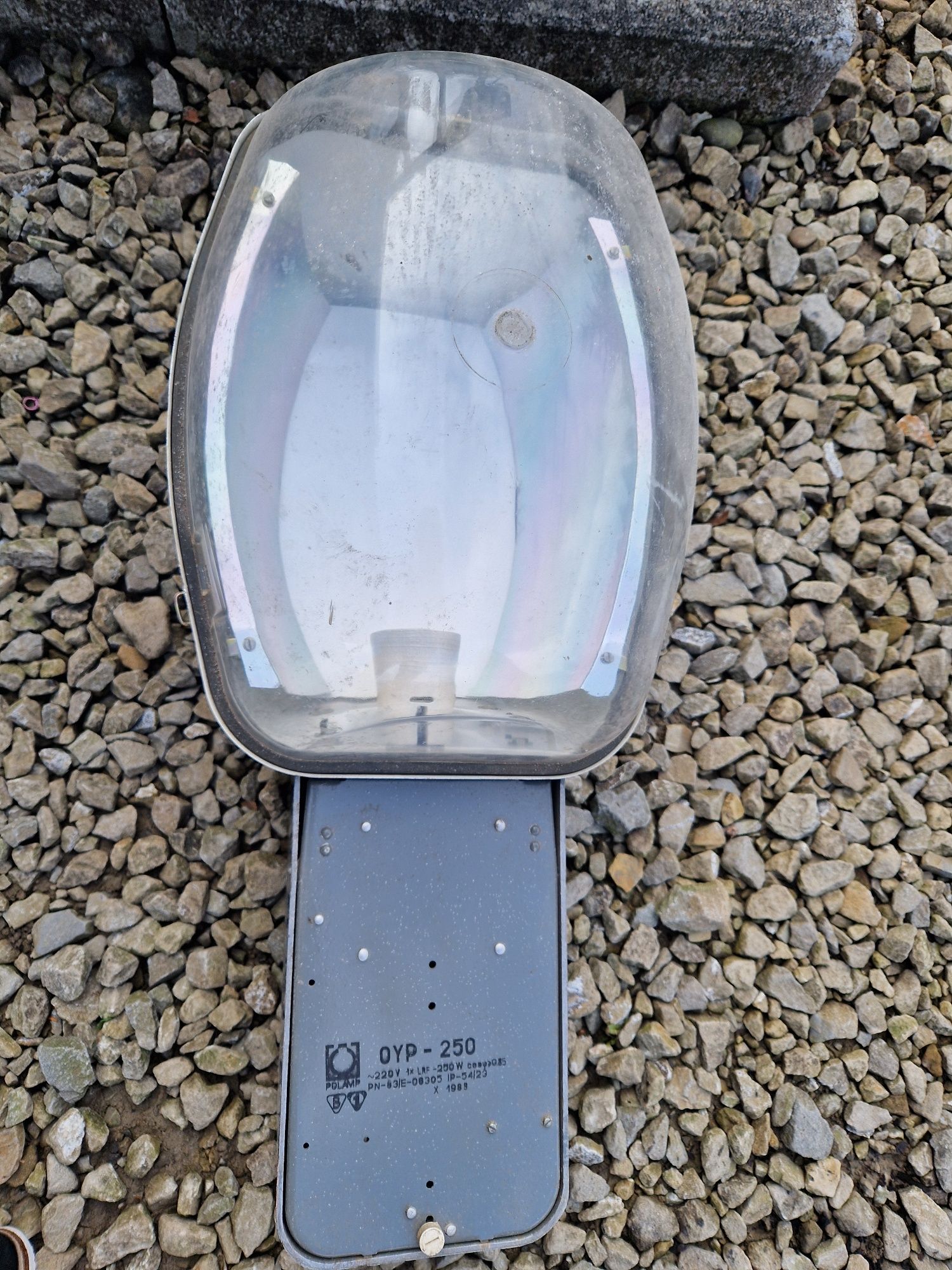 Lampa parkingowa chodnikowa