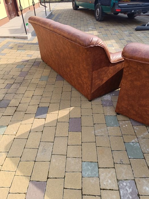 Диван шкіряний не розкладний