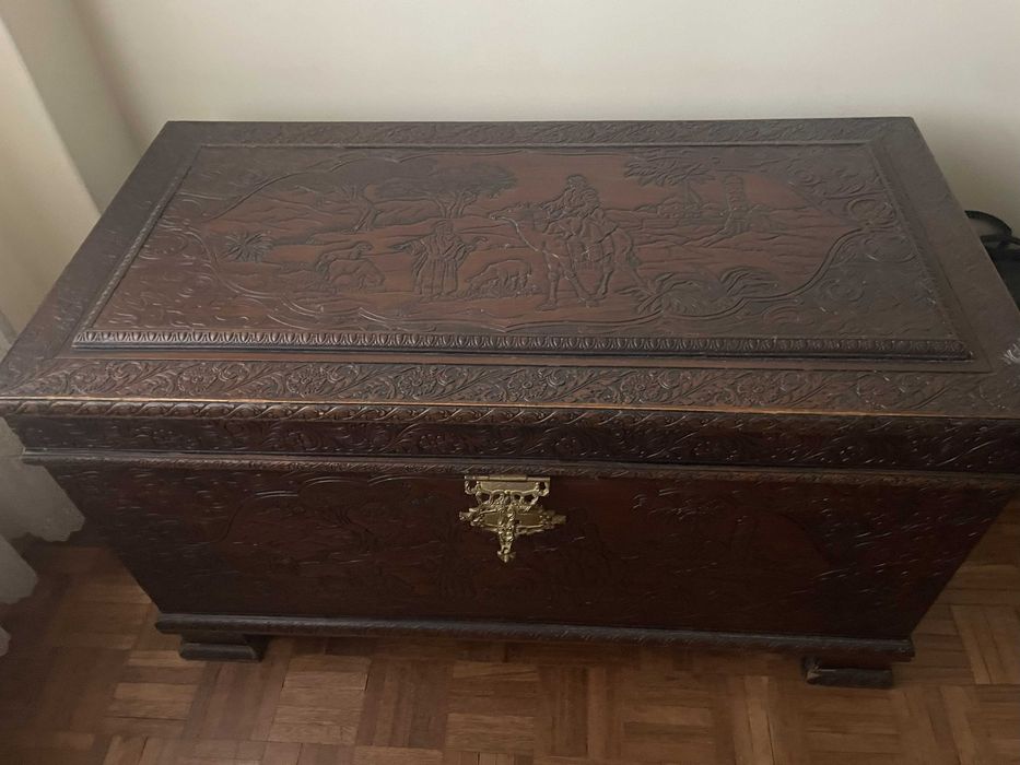 Mala antiga em madeira