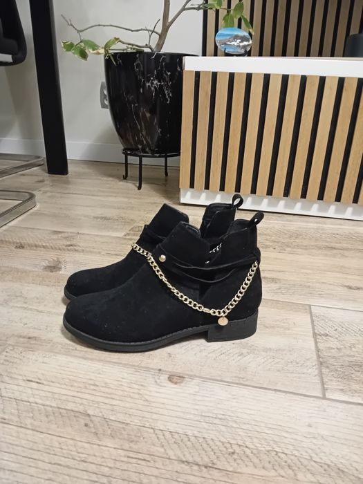 Nowe z metką botki damskie śliczne 40