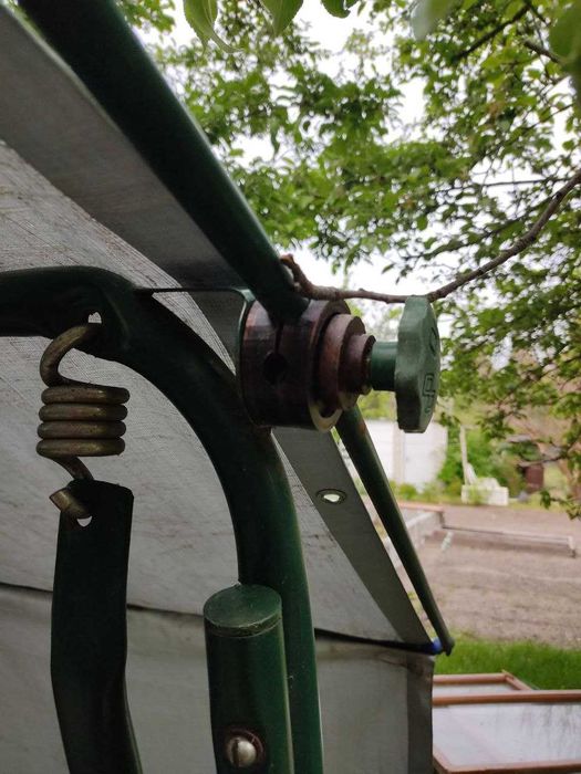 Фіксатор кріплення навісу садової гойдалки