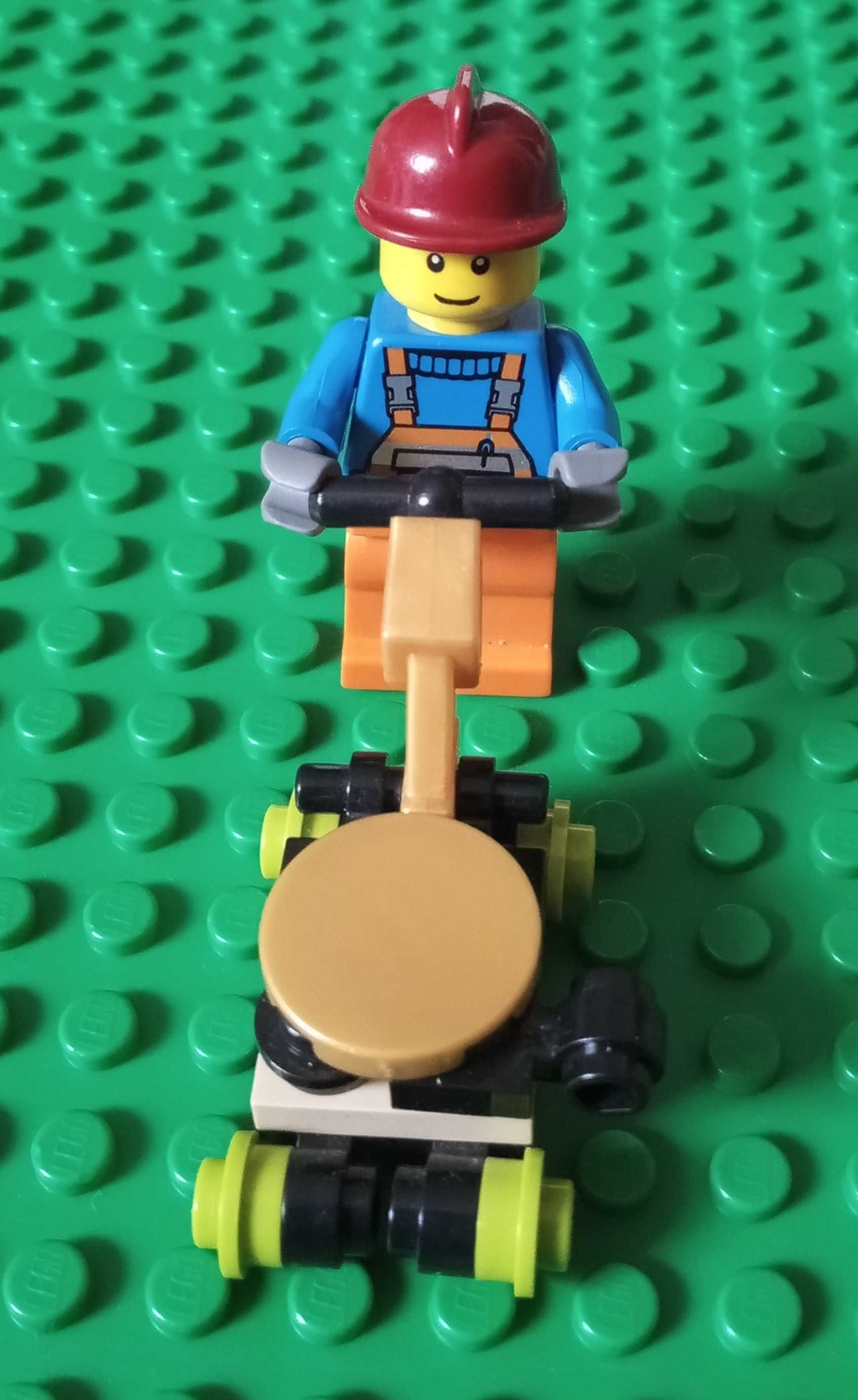 Figurka Lego pracownik z kosiarką
