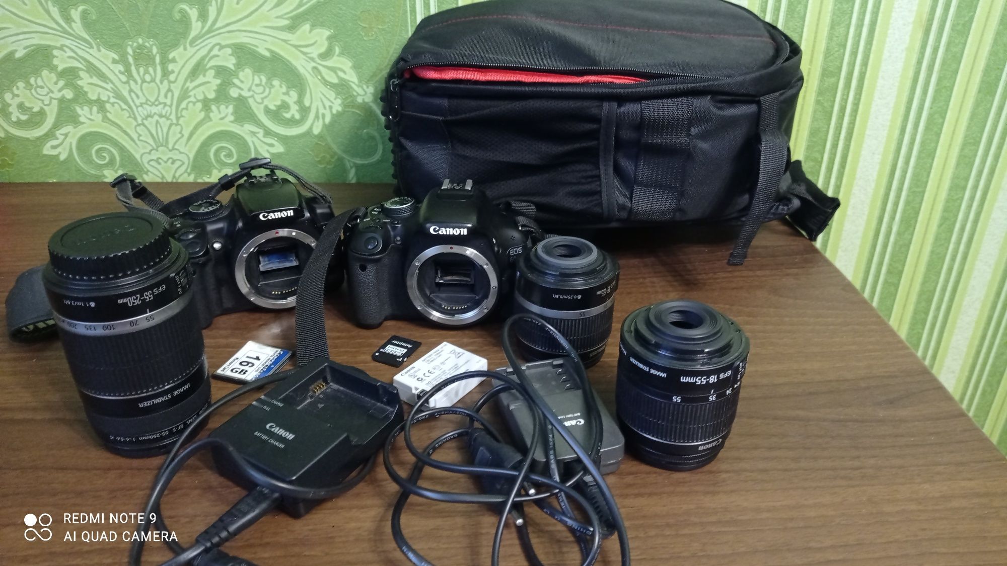 Продам 2 фотоапарати, 3 об'єктиви, рюкзак