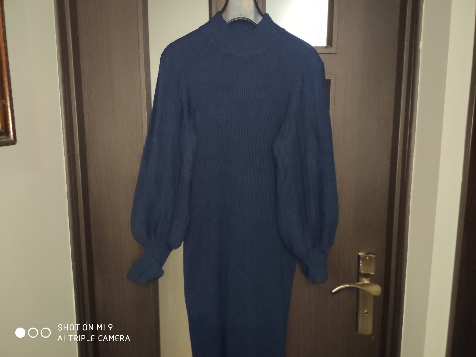 Levete Room – Sukienka dzianinowa z bufiastymi rękawami