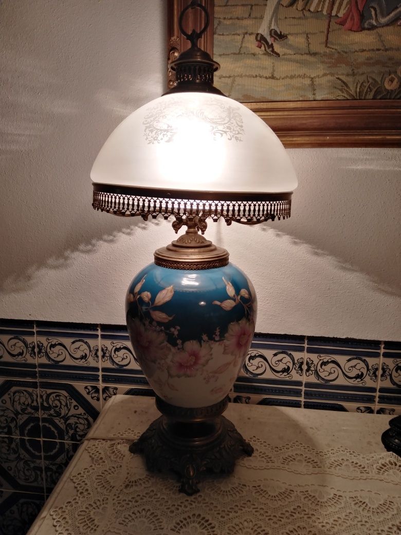 Candeeiro de Porcelana Vista Alegre e Bronze