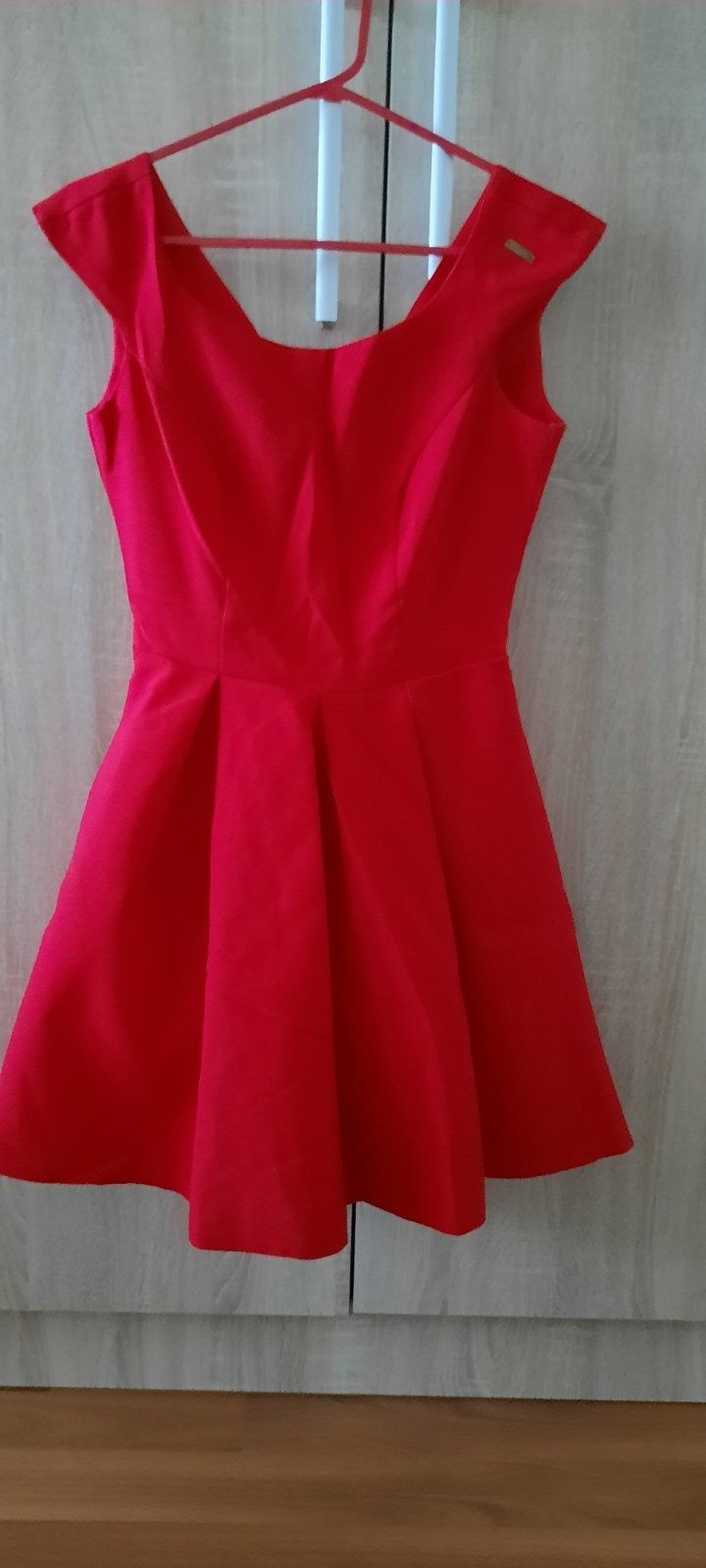 Плаття червоне дуже гарне