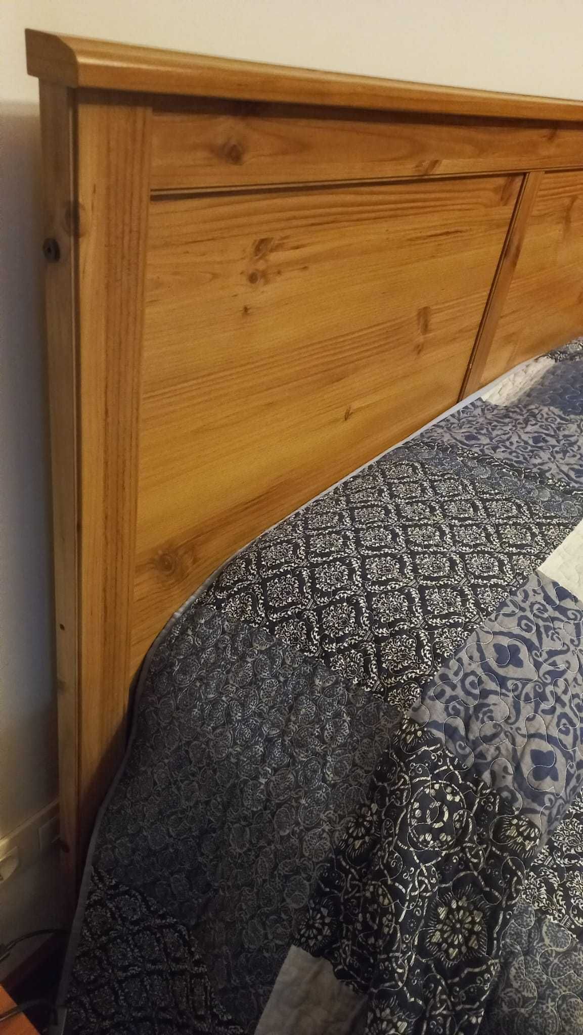 Cama casal IKEA (efeito madeira) + colchão Ikea Morgedal + estrado