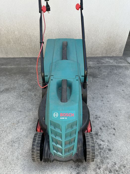 Corta-relvas elétrico Bosch ARM 32 – 1200 W COMO NOVO