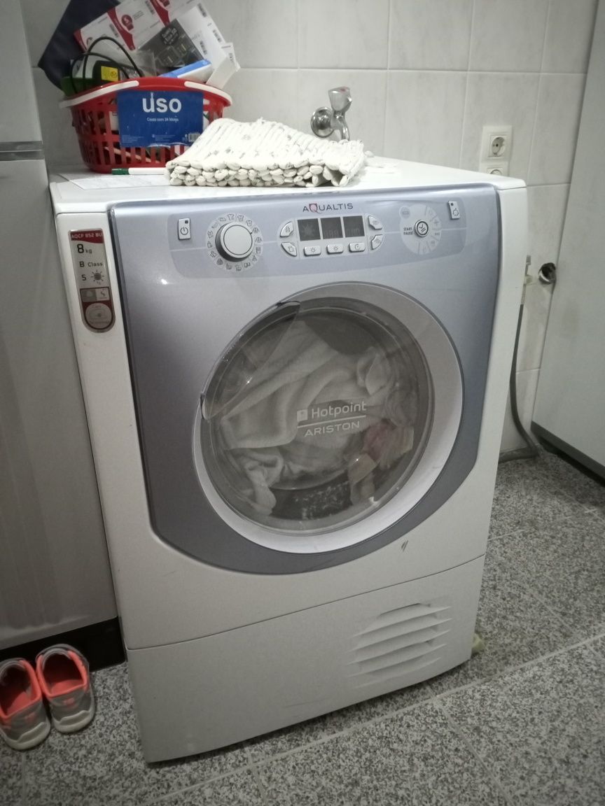 Máquina de secar roupa Ariston Hotpoint Aqualtis 8 kgs