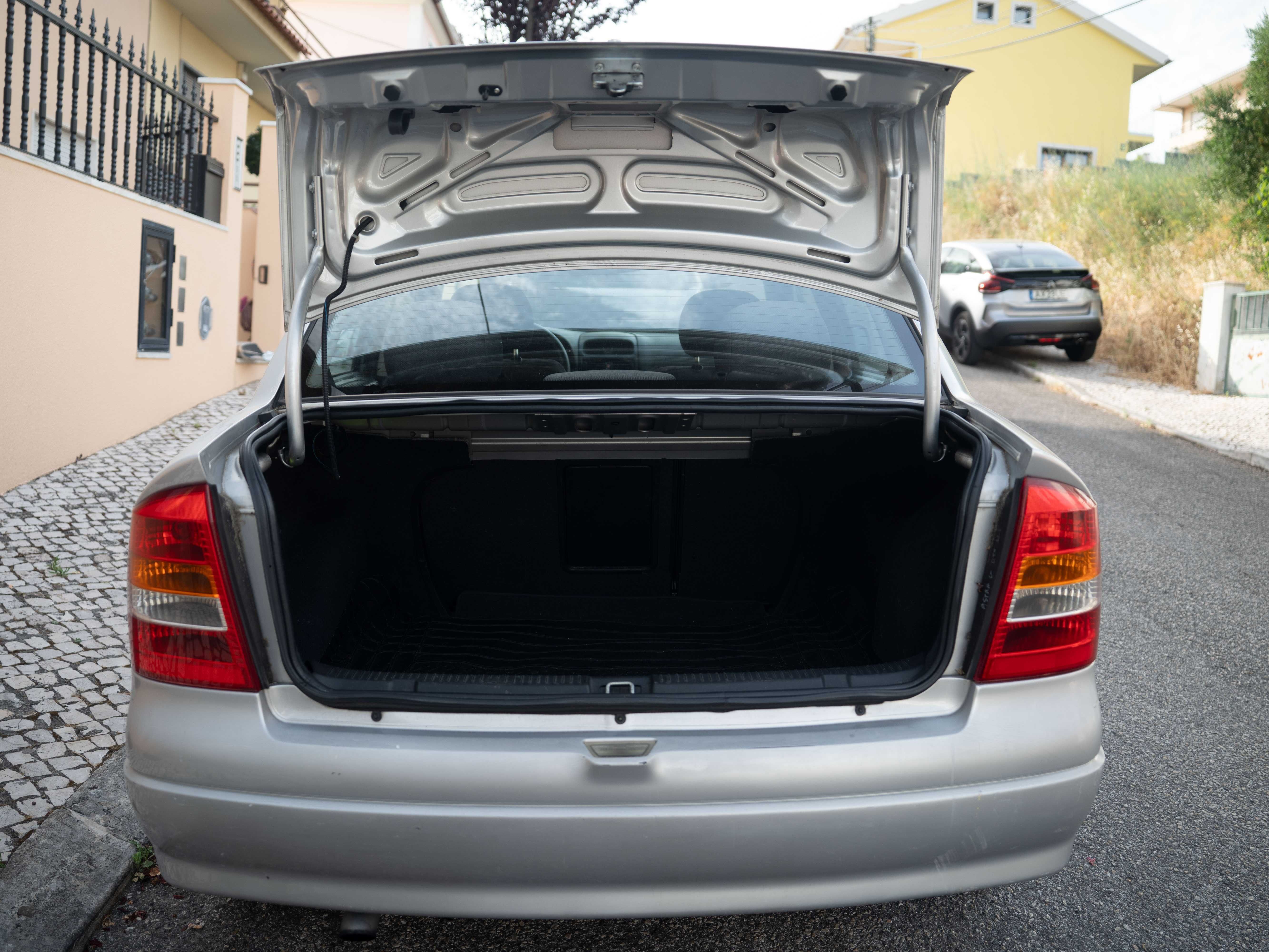 Opel Astra 2.0 DTi Club