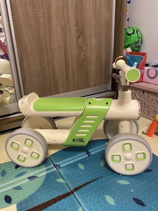 Біговел дитячий на 4 колесах